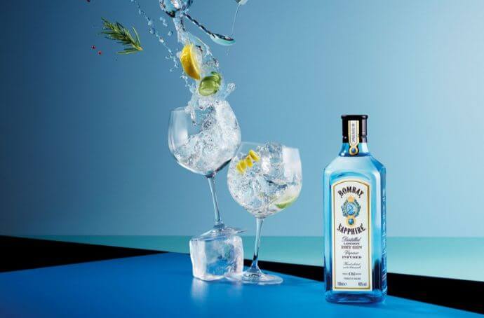 BOMBAY SAPPHIRE LONDON DRY GIN butelka z kieliszkiem
